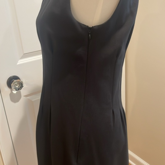 Kate Spade: V-neck Ponte Sleeveless Dress - Black - Size 10 - Picture 6 of 9